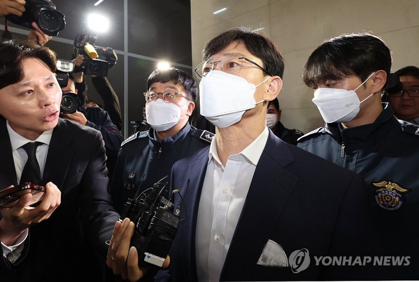 임성근 전 사단장, 특검 출석 (서울=연합뉴스) 이진욱 기자 = 임성근 전 해병대 1사단장이 31일 서울 서초구 이명현 순직해병 특별검사팀에 출석하고 있다. 2025.10.31 cityboy@yna.co.kr