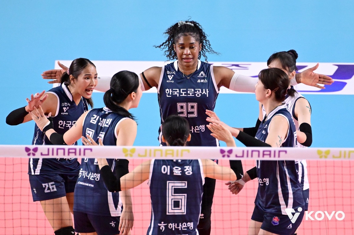 '<b>모마</b> 34점' <b>도로공사</b>, 현대에 3-2 역전승…5<b>연승</b> 선두 질주(종합)