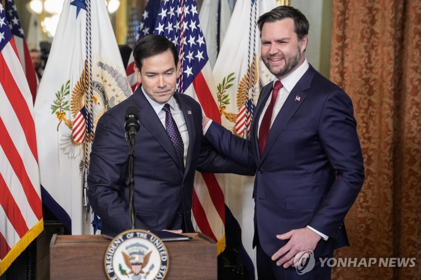마코 루비오 미 국무장관(왼쪽)과 JD 밴스 미 부통령
[UPI=연합뉴스. 재판매 및 DB 금지]