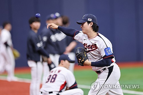 South Korean pitcher Gwak Been plays catch during a practice session at Gocheok Sky Dome in Seoul on