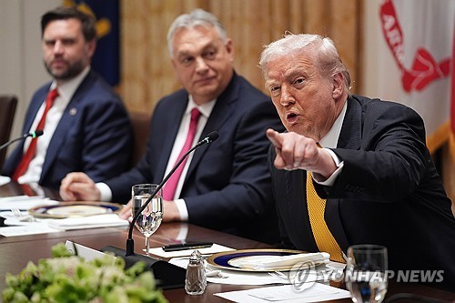 도널드 트럼프 대통령(오른쪽)
[AP 연합뉴스 자료사진. 재판매 및 DB 금지]