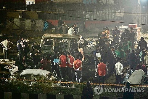 인도 델리 유적지 인근 <b>차량 폭발</b>로 8명 사망…테러 가능성 수사(종합)