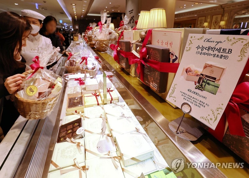 <b>수능</b> 앞두고 진열된 <b>응원 선물</b>세트
