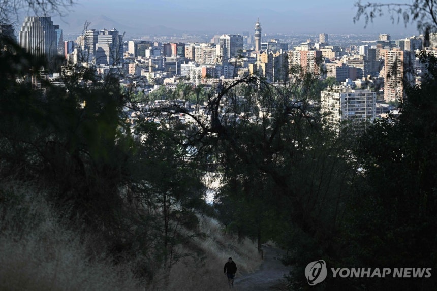 11일(현지시간) 칠레 수도 산티아고 전경 [산티아고 AFP=연합뉴스.재판매 및 DB 금지]