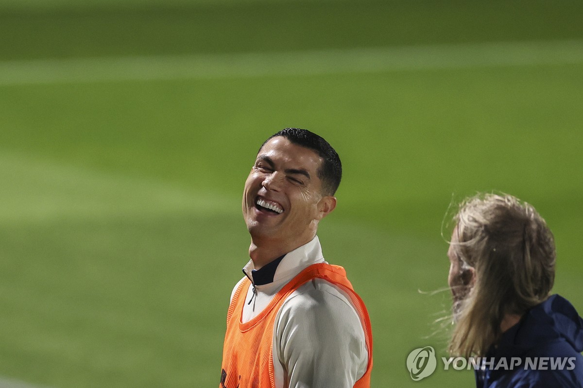 '슈퍼스타' <b>호날두</b> "2026 북중미 <b>월드컵</b>이 내 <b>마지막 월드컵</b>"