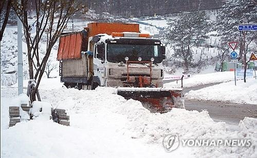 <b>겨울철 자연재난 대책</b> 돌입…'무거운 눈' 습설 예보 전국 확대