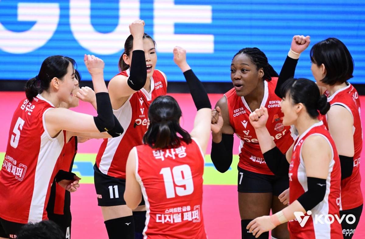 프로배구 <b>페퍼</b>, 흥국생명 잡고 2위로 껑충…<b>시마무라</b> '원맨쇼'