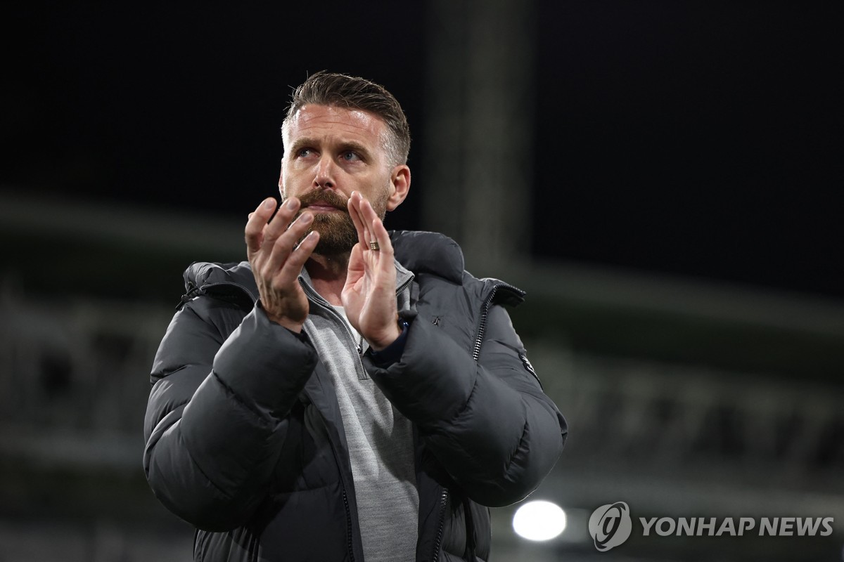 <b>황희찬</b> 소속팀 EPL 울버햄프턴, 새 사령탑에 <b>에드워즈</b> 선임
