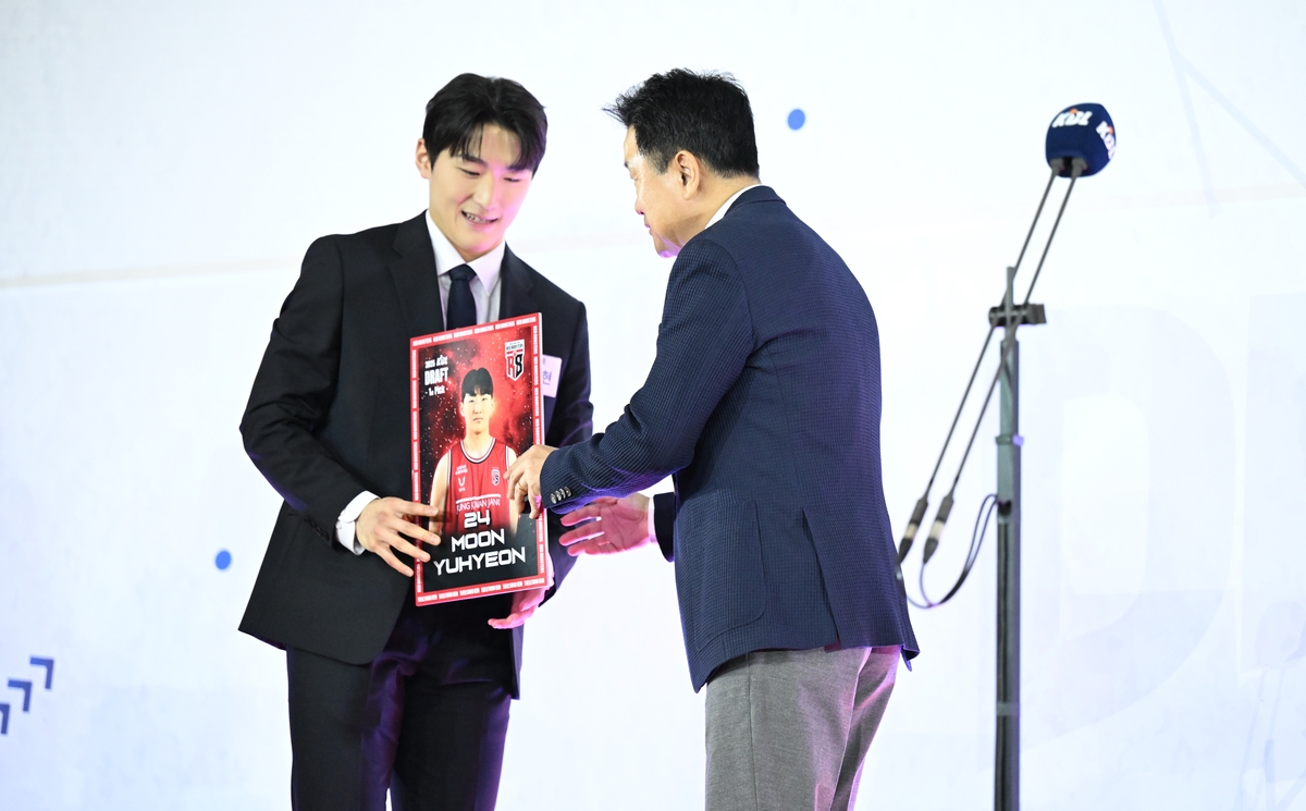 프로농구 드래프트 첫 '<b>형제 1순위</b>'…<b>문유현</b>, 이변없이 정관장행