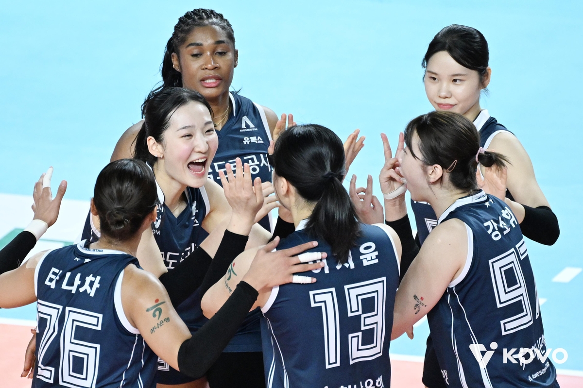 '모마 24점' 한국도로공사, 현대건설 꺾고 7연승 <b>선두</b> 질주(종합)