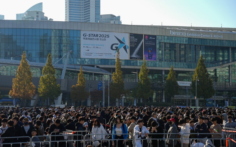 [<b>지스타</b>] "어젯밤부터 기다렸어요" 부산에 전국 게임 팬 '총집합'