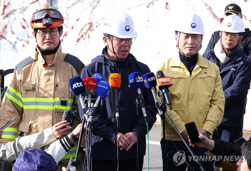 김영훈 노동장관 "<b>울산화력 붕괴</b> <b>원인</b> 신속·엄정 수사"