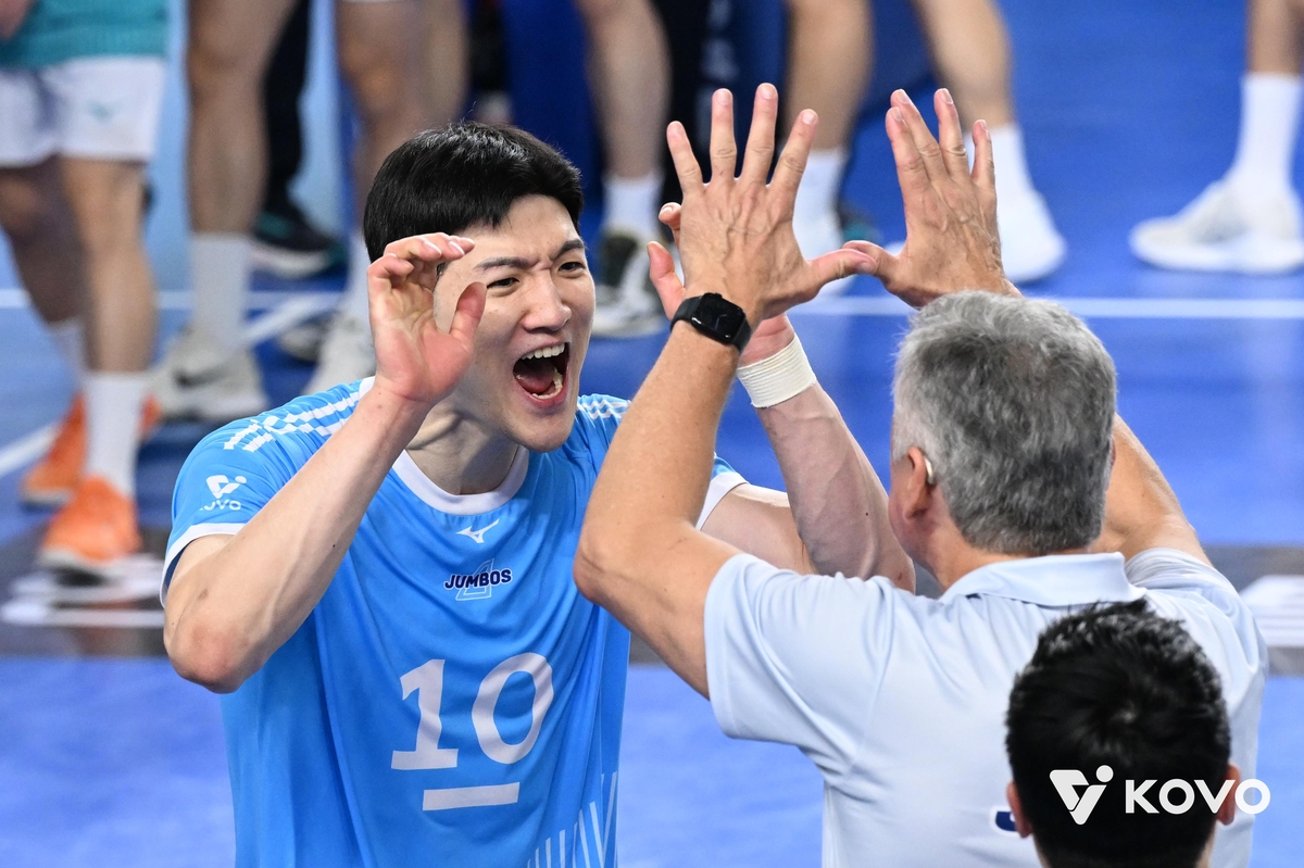 프로배구 <b>대한항공</b>, 현대캐피탈에 3-2 역전승…챔프전 패배 설욕