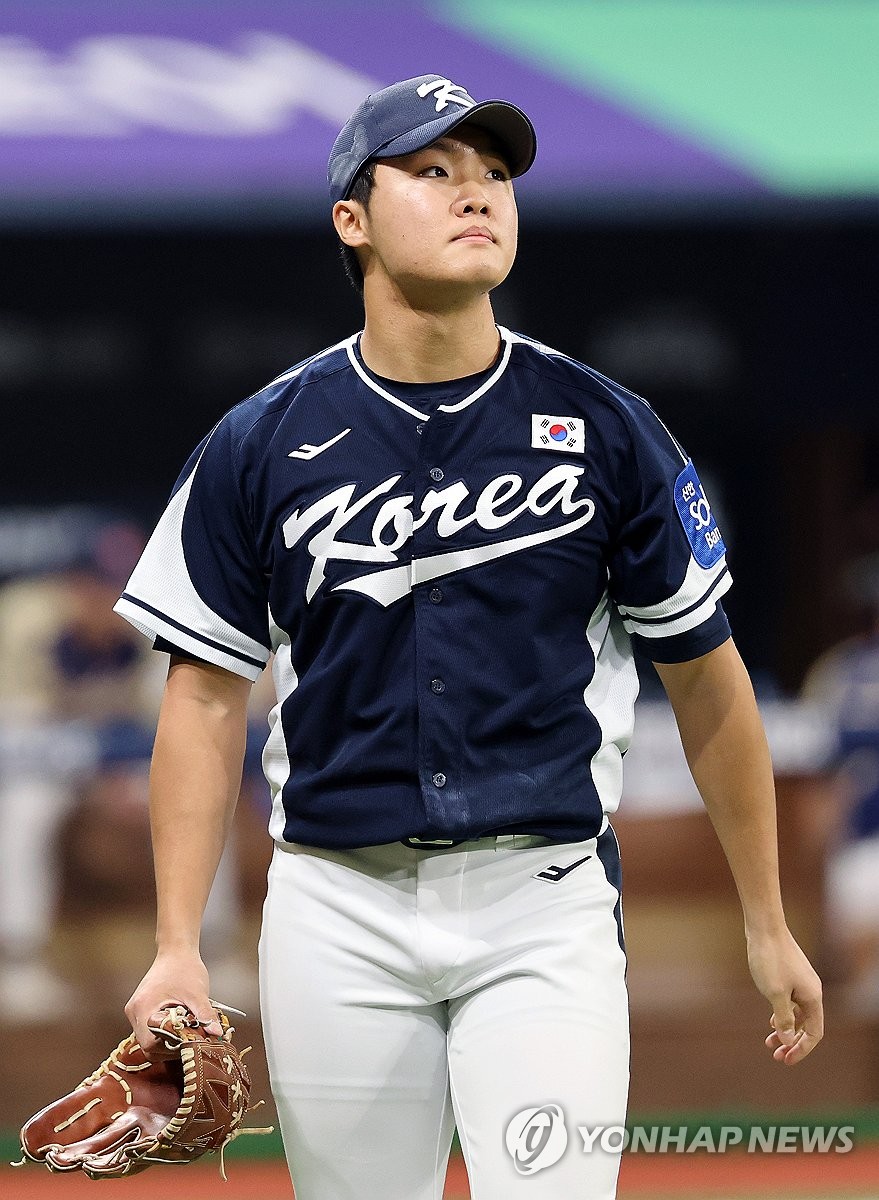 또 무거운 짐이 <b>정우주</b>에게…한국 야구 자존심 걸고 도쿄돔 출격