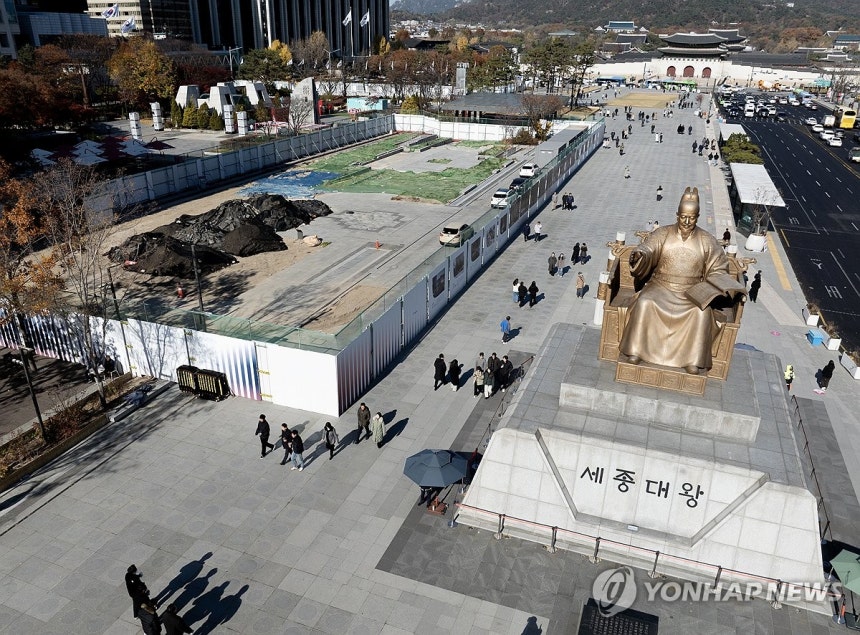 광화문광장 '감사의 정원' 공사 현장 (서울=연합뉴스) 김성민 기자 = 서울시가 서울 종로구 광화문 광장에 6·25 전쟁 참전국에 대한 감사와 존경의 마음을 담은 상징 공간인 '감사의 정원'을 조성한다. 사