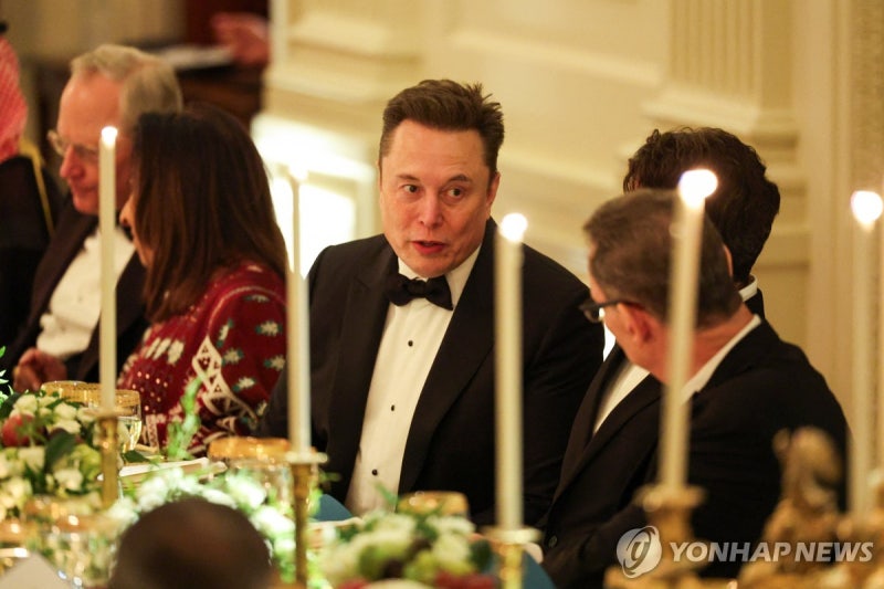 <b>머스크</b>, 백악관 만찬 참석…<b>트럼프 관계회복</b> 본격화되나