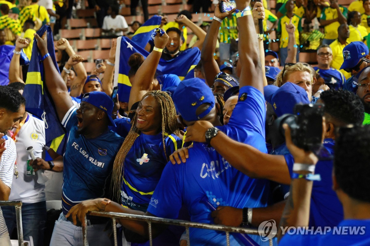 '인구 15만명' <b>퀴라소</b>, 역대 최소 인구로 <b>월드컵</b> 축구 <b>본선 진출</b>