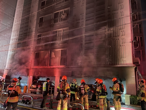 서울 양천구 신월동 아파트 주차장 화재 [촬영 강류나 수습기자]