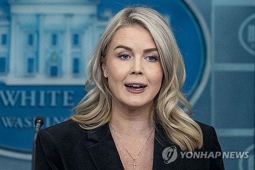 백악관, 여기자 '<b>돼지</b>'라고 부른 <b>트럼프</b>에 "매우 솔직·정직"