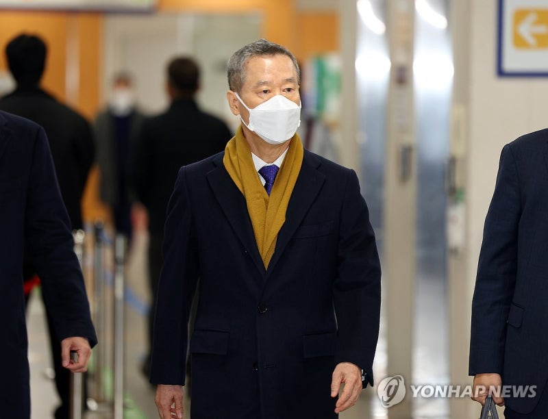 '김만배와 돈거래' <b>홍선근</b> 머니투데이 <b>회장</b> 2심도 유죄…<b>벌금형</b>