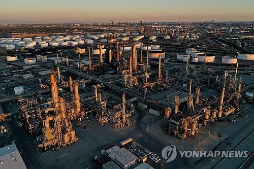국제유가, 美 <b>우크라 평화안</b> 수용 압박에 하락…WTI 1.6%↓