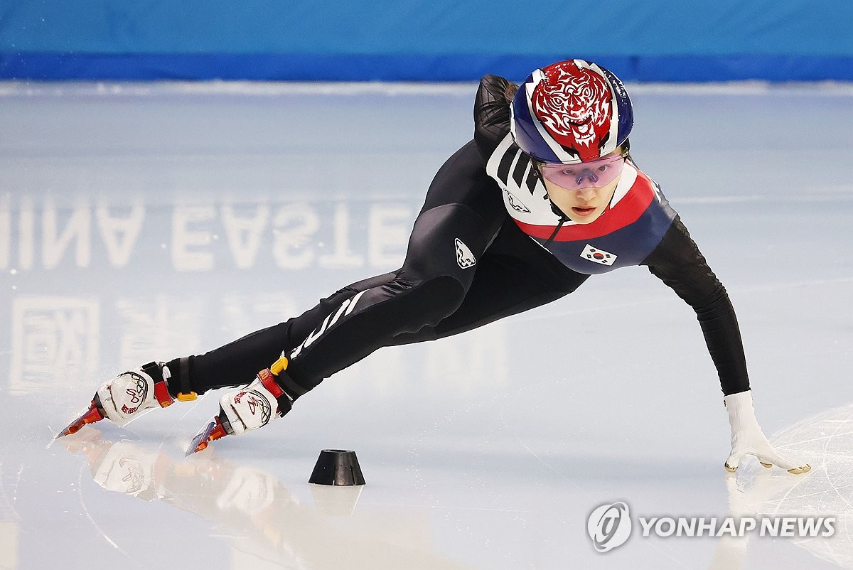 쇼트트랙 <b>최민정</b>, 3차 <b>월드투어 전종목 1위</b>로 예선 통과