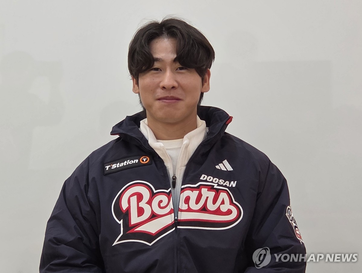 인터뷰하는 '<b>두산</b>' <b>박찬호</b>