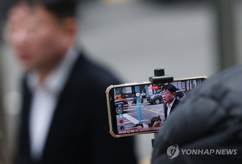 ‘<b>신의한수</b>’<b>신혜식</b>씨 경찰 조사