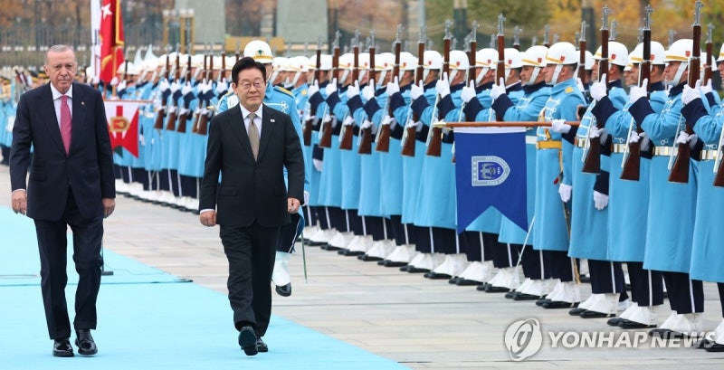 [속보] 韓-<b>튀르키예 정상</b>, 소인수<b>회담</b> 마치고 확대<b>회담</b> 시작