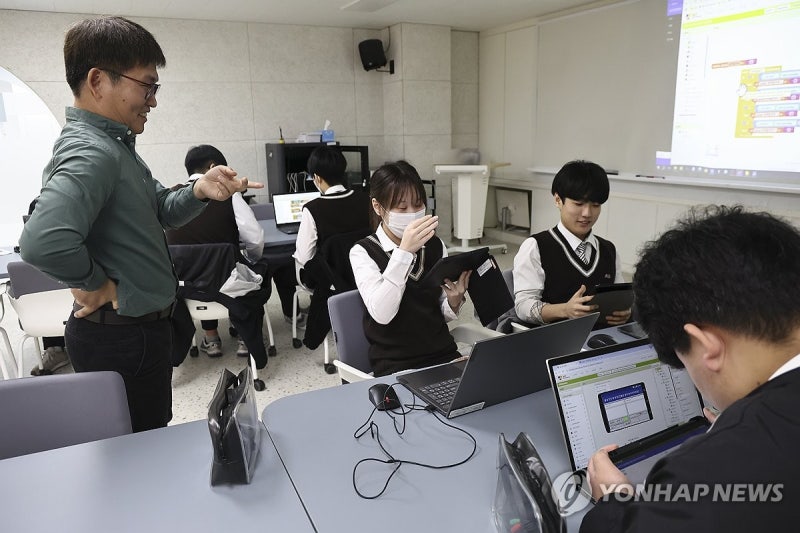 <b>고교학점제</b> 설문조사…학생 58%만 "원하는 과목 충분히 개설돼"
