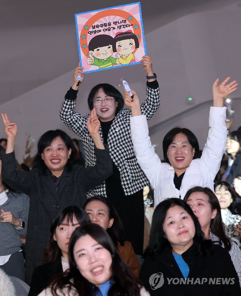활짝 웃는 <b>보육인</b>들