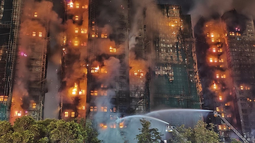 홍콩 타이포 구역에서 대형 화재
(홍콩=신화 연합뉴스) 26일 오후 홍콩 북부 타이포 구역의 고층 주거단지에서 불이 나 일대에 붉은 연기가 번지고 있다. 2025.11.26