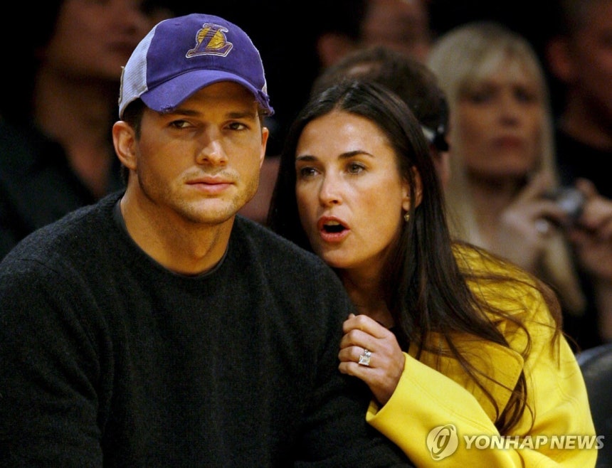 2007년 데미 무어(왼쪽)-애슈턴 커처 커플
[EPA 연합뉴스 자료사진]