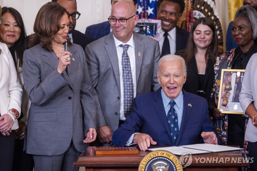 트럼프 바이든 자동서명 문서 전부 효력 중단시킨대