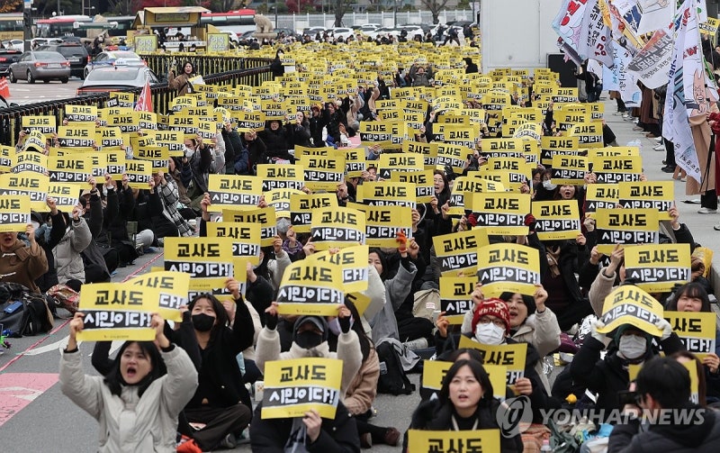 <b>교사</b>노조, <b>교사 정당가입</b> 촉구