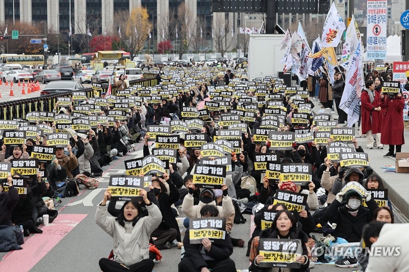 <b>교사</b>노조, <b>교사 정당가입</b> 촉구