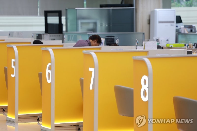 셧다운에 주담대 <b>증가</b>세 멈춰…<b>신용대출</b> 4년4개월 만에 최대폭↑