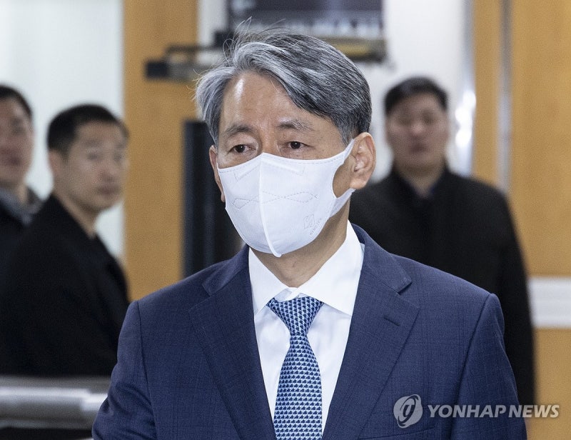 경찰청장 "尹, 계엄일 국회 월담하는 <b>의원</b> '다 잡아 <b>체포</b>'<b>지시</b>"