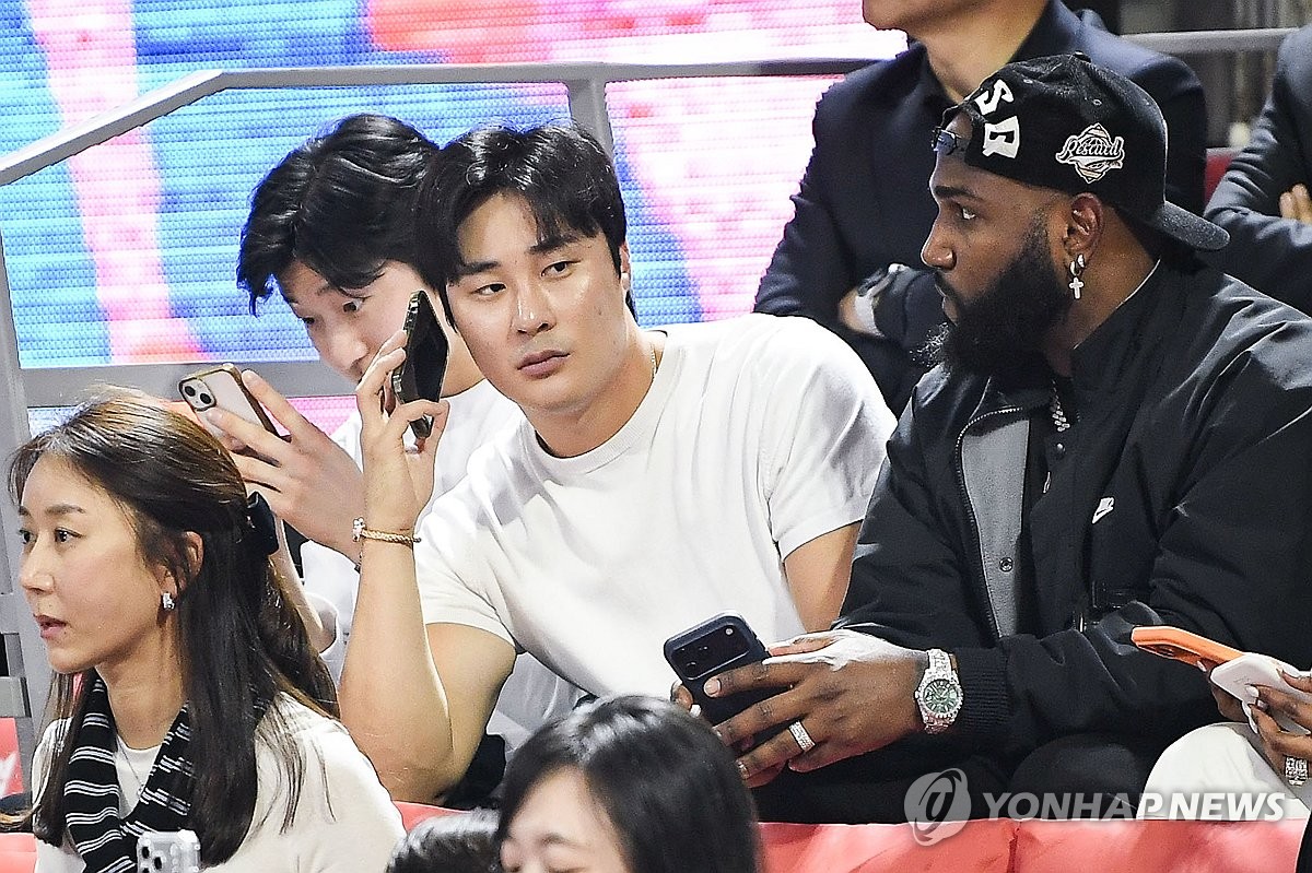 미국 매체, <b>김하성 FA</b> 타자 8위로 선정…"꽤 좋은 <b>유격수</b>"