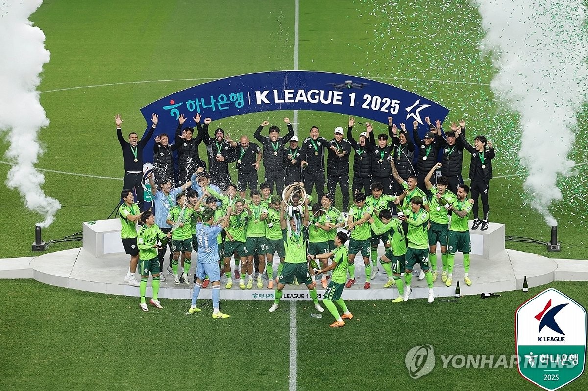 <b>K리그1</b> 우승팀 전북, 베스트11 6명 배출…골키퍼 송범근 첫 수상
