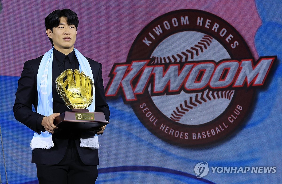 MLB 진출 노리는 <b>송성문</b>, <b>선수</b>들이 직접 뽑은 '<b>올해의 선수</b>'