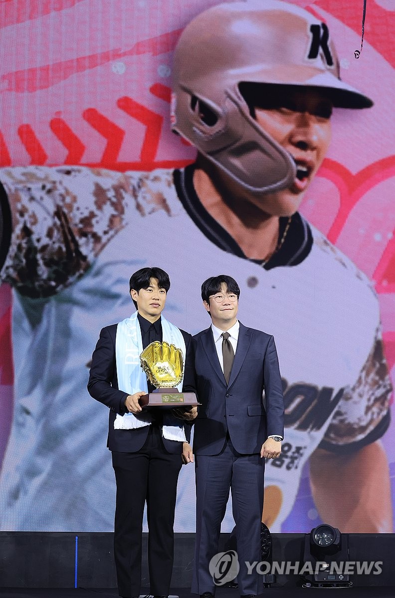 '<b>리얼글러브어워드</b>' 올해의 선수상 키움 송성문