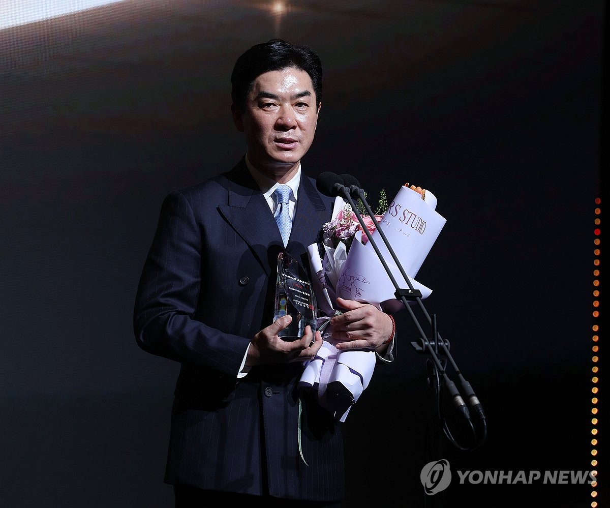 K리그2 <b>감독상</b> 수상한 인천 <b>윤정환</b> 감독