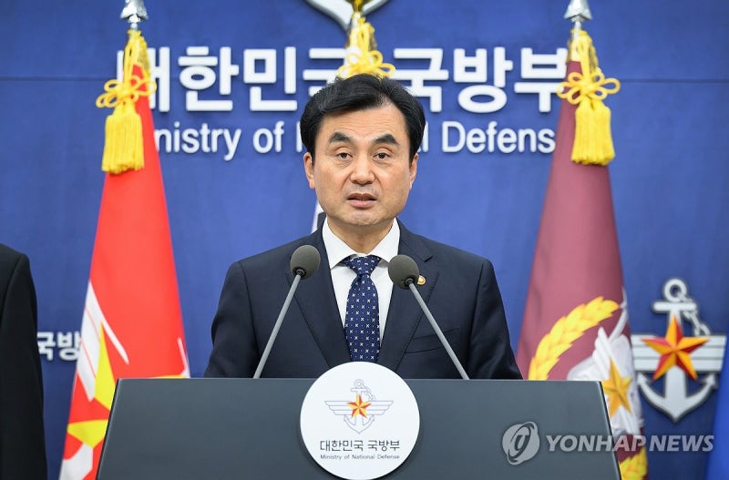 <b>안규백</b> "軍, <b>내란</b> 연루돼 국민 위험 빠트려…대표해 공식 <b>사과</b>"