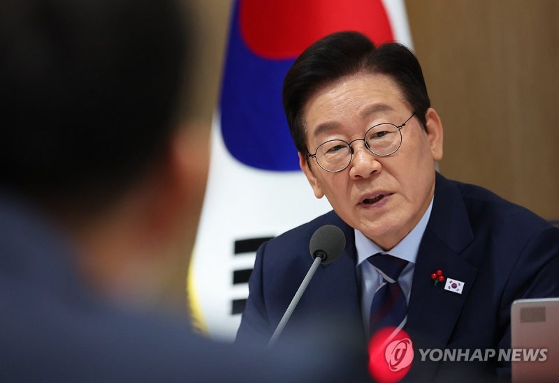 李대통령 "국가권력 범죄, <b>나치전범</b> 처리하듯 살아있는 한 <b>처벌</b>"(종합)