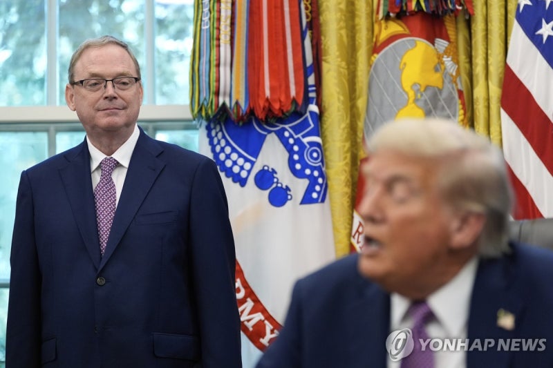 <b>트럼프</b>, 해싯 백악관 경제위원장 소개하며 "잠재적 <b>연준 의장</b>"