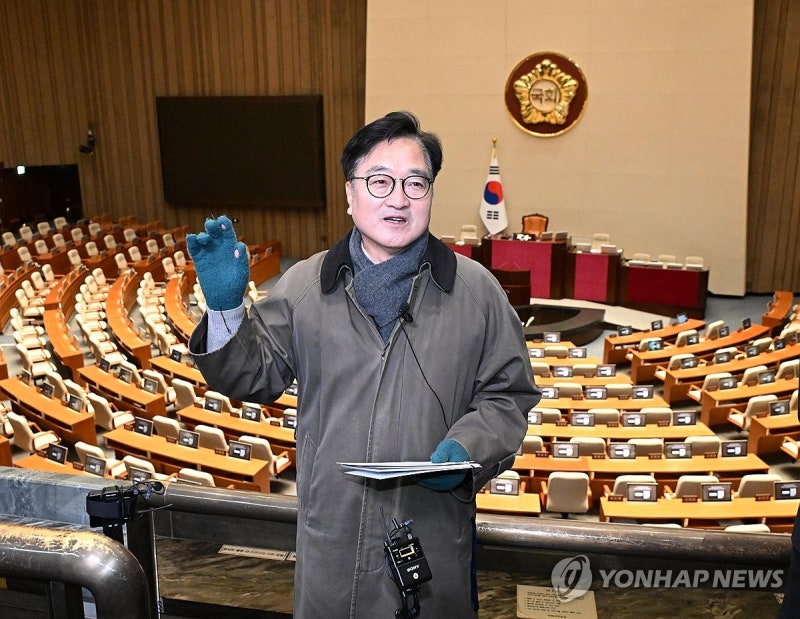 본회<b>의장</b>서 계엄 현장 상황 설명하는 <b>우원식</b> 국회<b>의장</b>