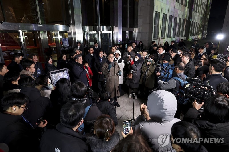 <b>우원식</b> 국회의장, <b>다크투어</b> 도슨트