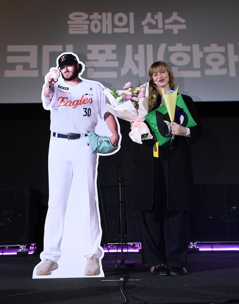 스포츠서울 올해의 선수에 한화 폰세…'<b>삼성</b>맨' <b>최형우</b>는 기록상