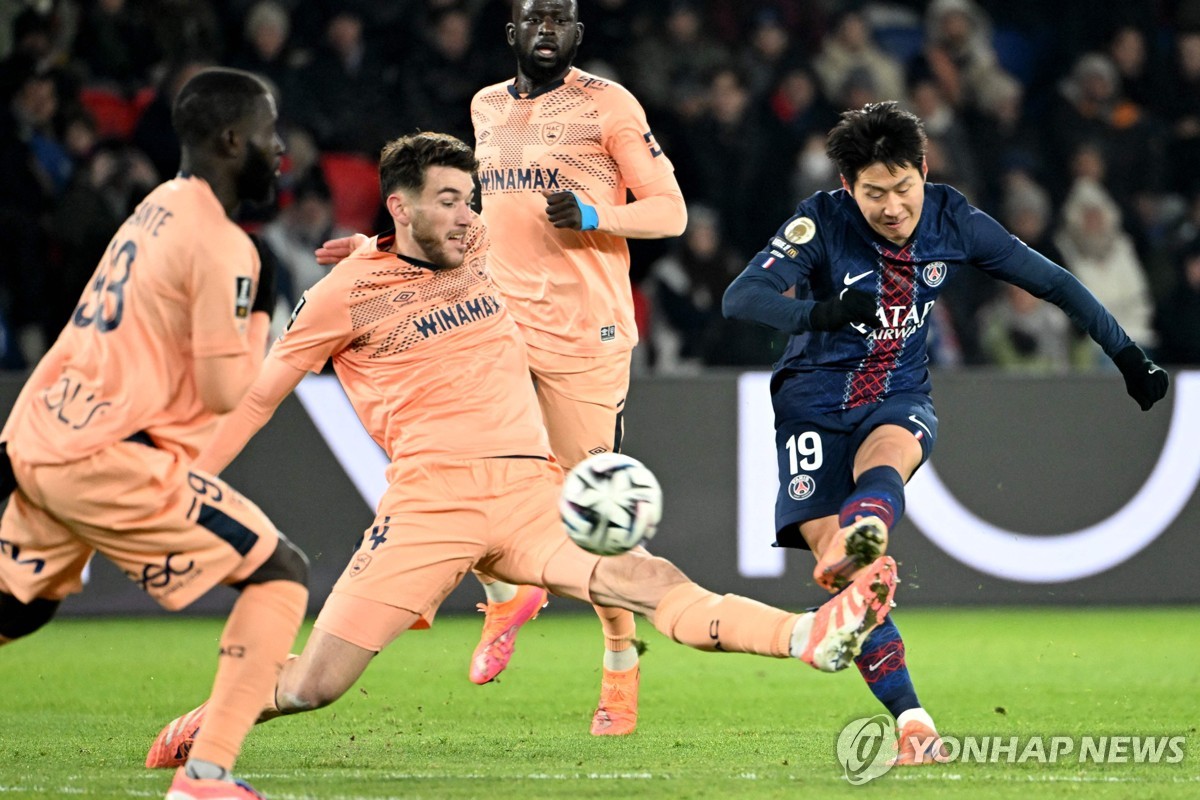 <b>이강인</b> 리그 1호골, <b>PSG 11월의 골</b>로 선정…'39.3% 득표'